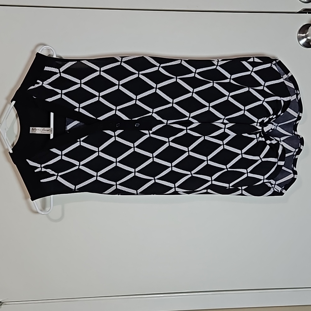 WOMEN'S SLEEVELESS BLOUSE SIZE SMALL